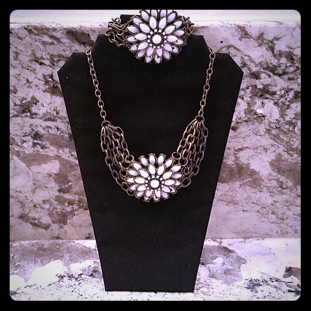 Custom Floral Bloom Set View 3